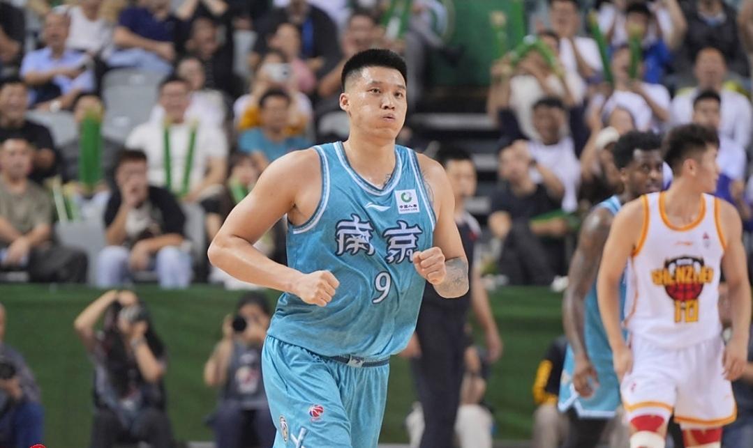 曾繁日待注册！CBA自由球员更新，选秀榜眼被放弃，田宇恒没下家