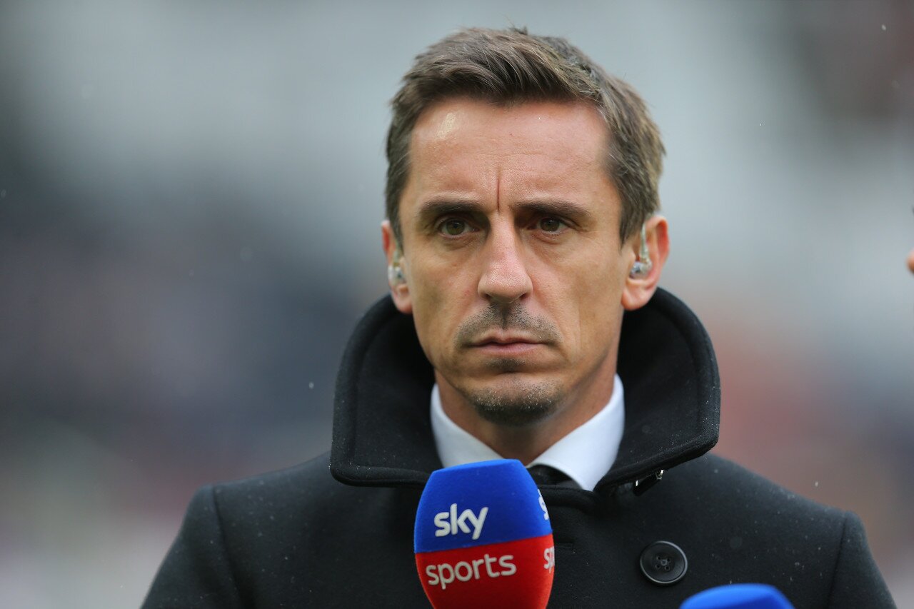 开云APP-加里-内维尔：马杜埃凯在右路非常出色，萨卡可以改踢左路吗？