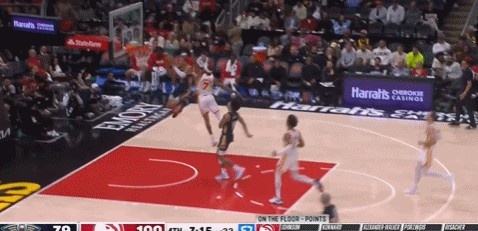 开云APP-秀一个！麦戈文斯抢断反击一条龙折叠暴扣