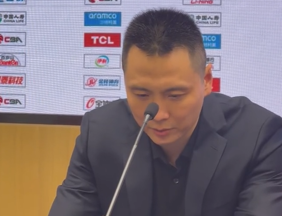 开云APP-输深圳发布会！卢伟解析不上白边与末节体能问题，两度揽责背锅