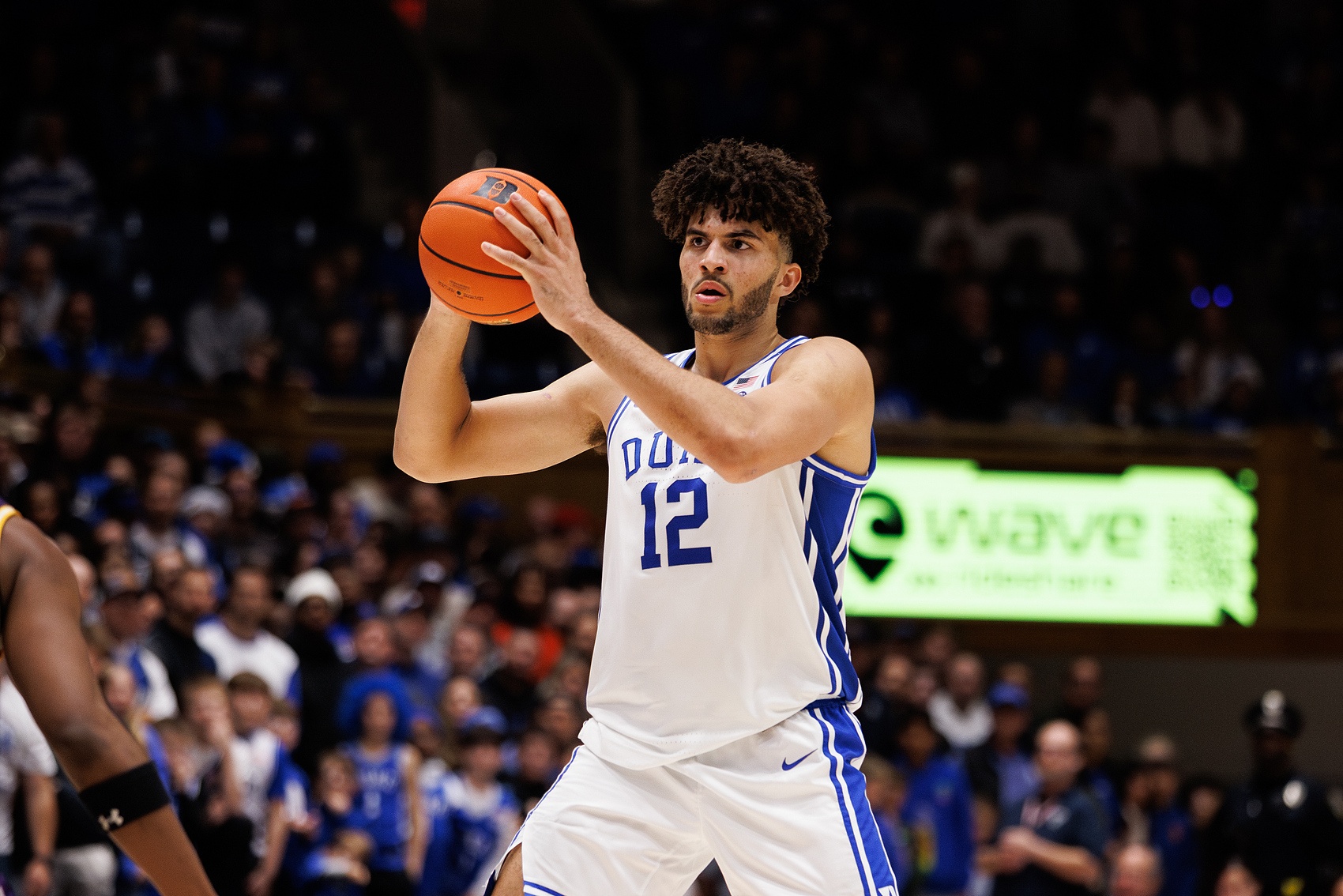 KAIYUN-老K教练：卡梅隆·布泽尔在同龄人中遥遥领先 很聪明能抢板会传球