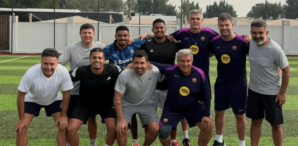 弗里克批准巴萨全队放假一天，球员们纷纷外出观光游玩