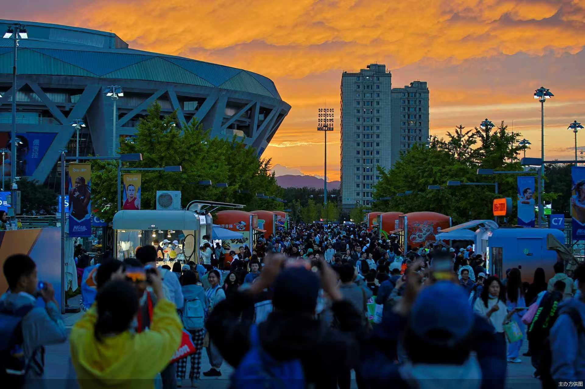 2025中网“破圈”：第二现场“引爆”文商旅体消费